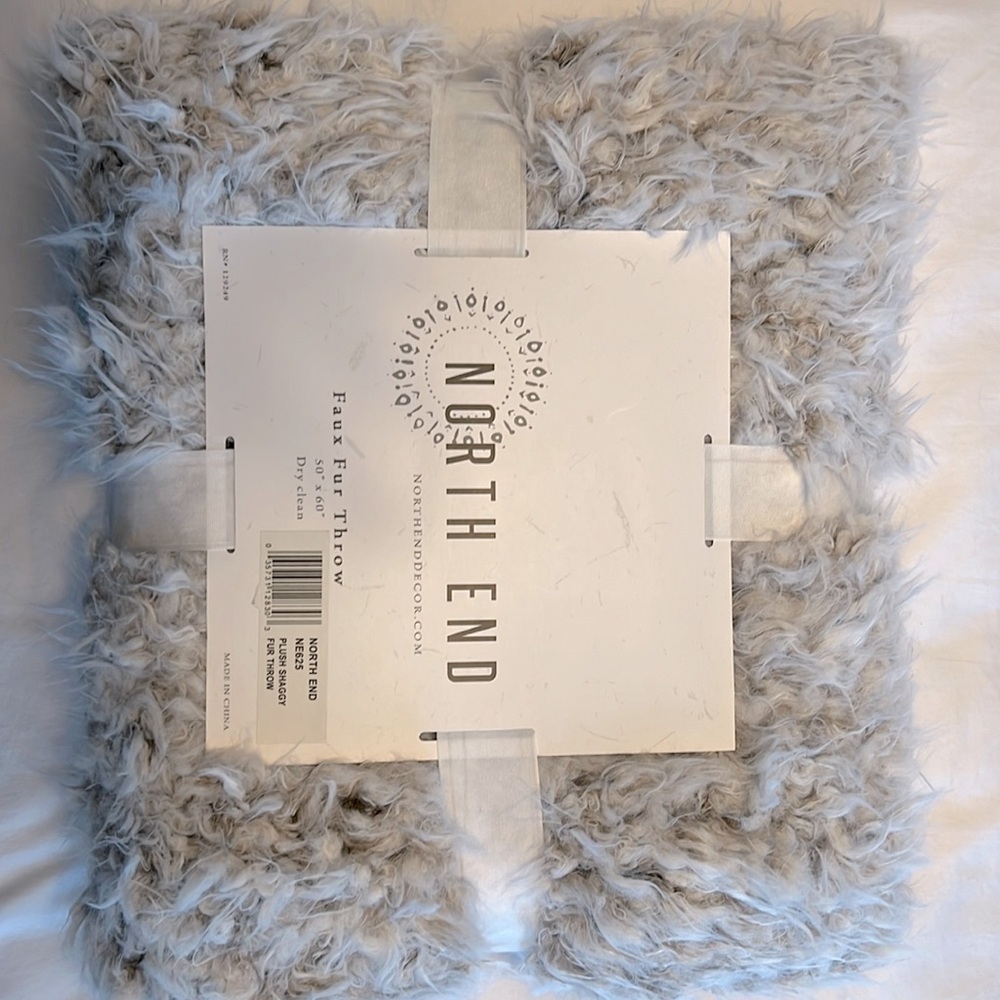 North end faux fur throw 50x60 NWT